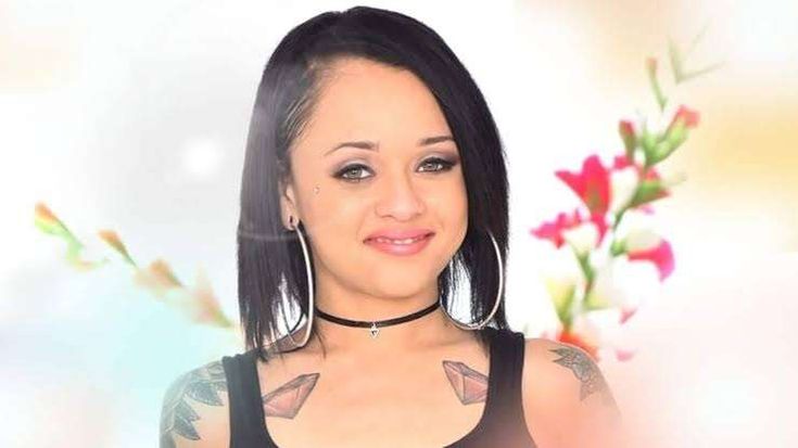 Holly Hendrix Bio, Age, Career, Net Worth, Height, Education, Boyfriend & More