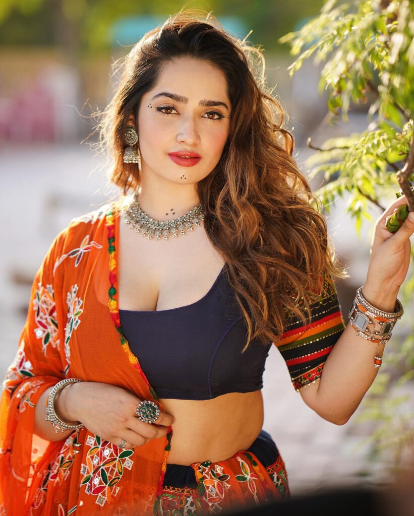 Aditi Mistry Bio, Age, Career, Net Worth, Height, Education, Boyfriend & More